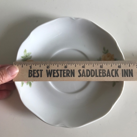 Vintage 6.25 Inch Thun Czech Republic Floral Patterned Small Saucer Plate - Picture 4 of 6